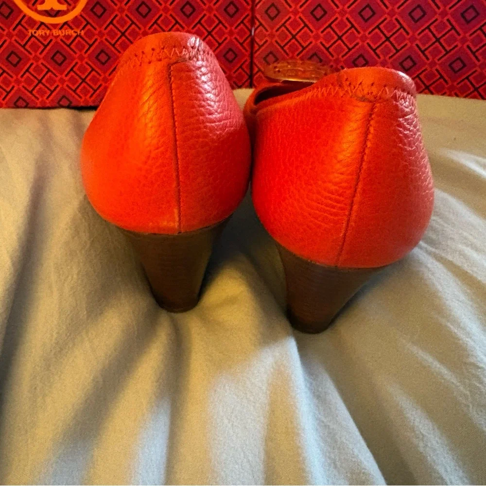 Tory Burch Women's Burt Orange Peep Toe Wedges - Size 9.5 - Picture 2 of 8